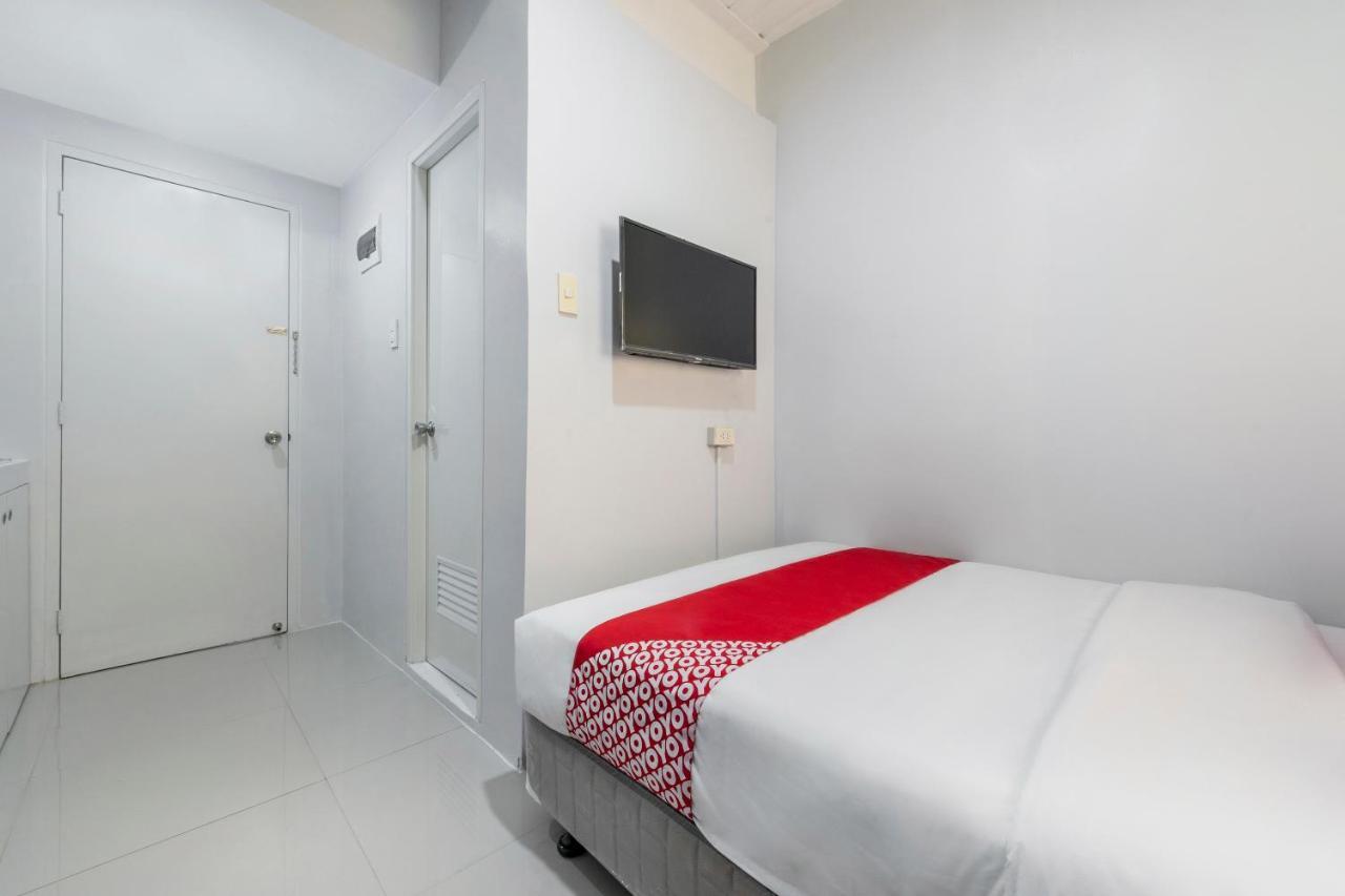 OYO 515 Finnex Hotel Mandaluyong Exterior foto