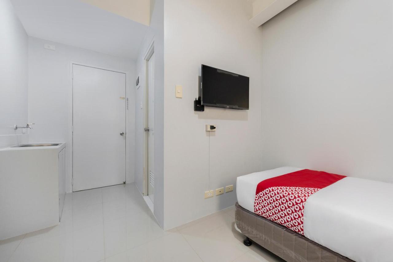 OYO 515 Finnex Hotel Mandaluyong Exterior foto