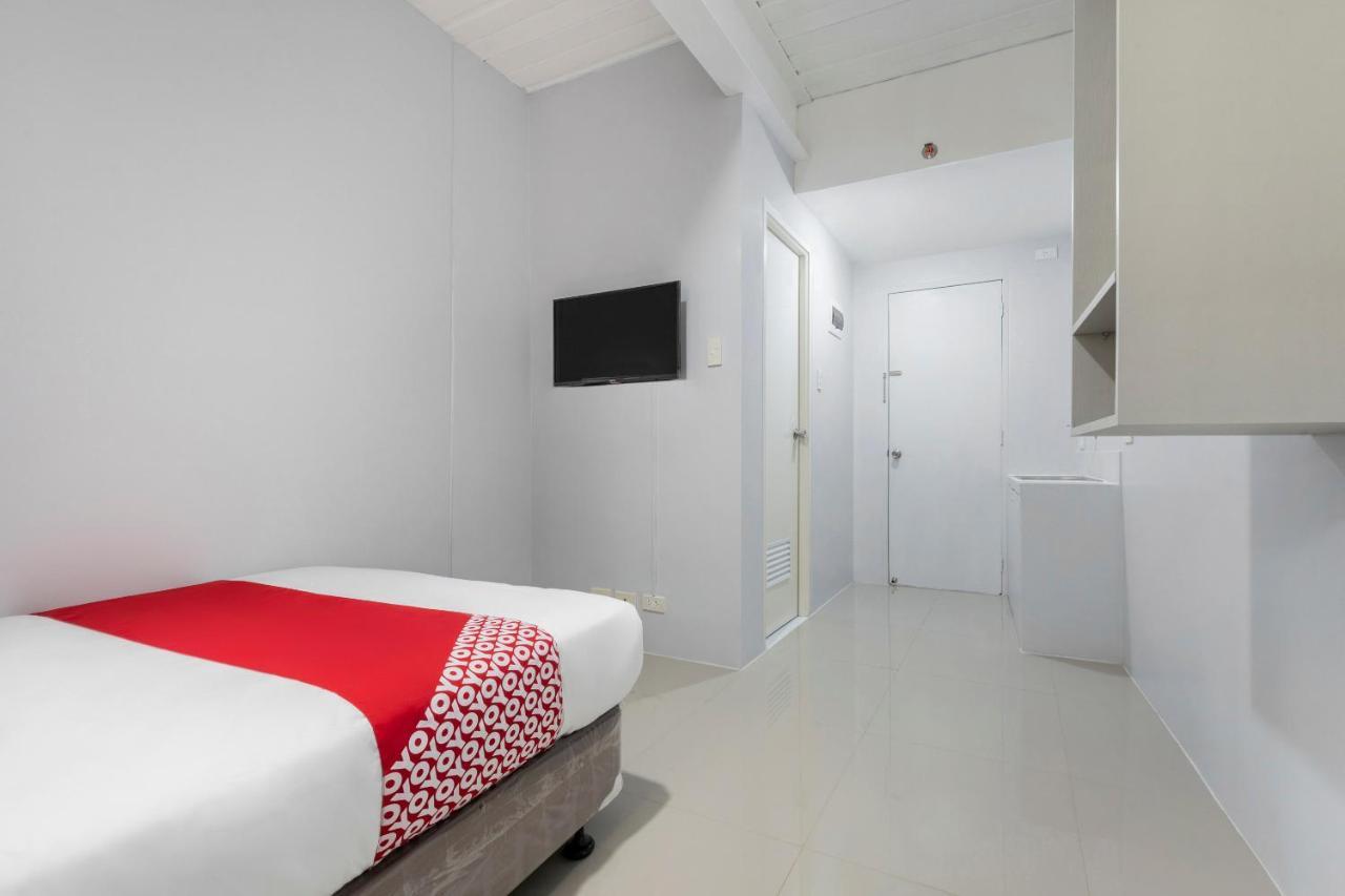 OYO 515 Finnex Hotel Mandaluyong Exterior foto